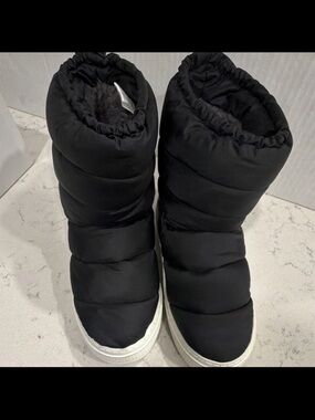 Ross & Snow Wool-Lined Nylon Puff Boot Size 7